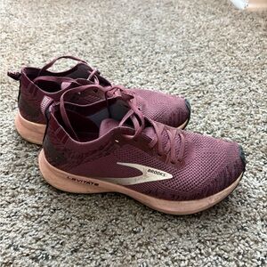 Brooks Women's Running Shoes - Maroon and Pink